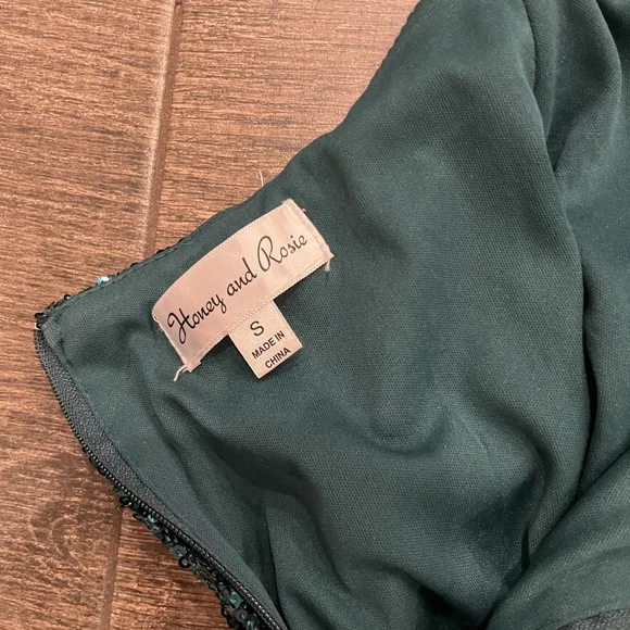 Elegant Green Sequin Evening Gown - Picture 6 of 7